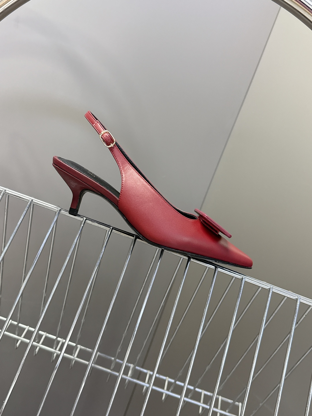 CELINE思琳2026春夏最新凯旋门走秀款 时装鞋 超多网红时尚博主种草 高级感舒适，配女神们的半身裙