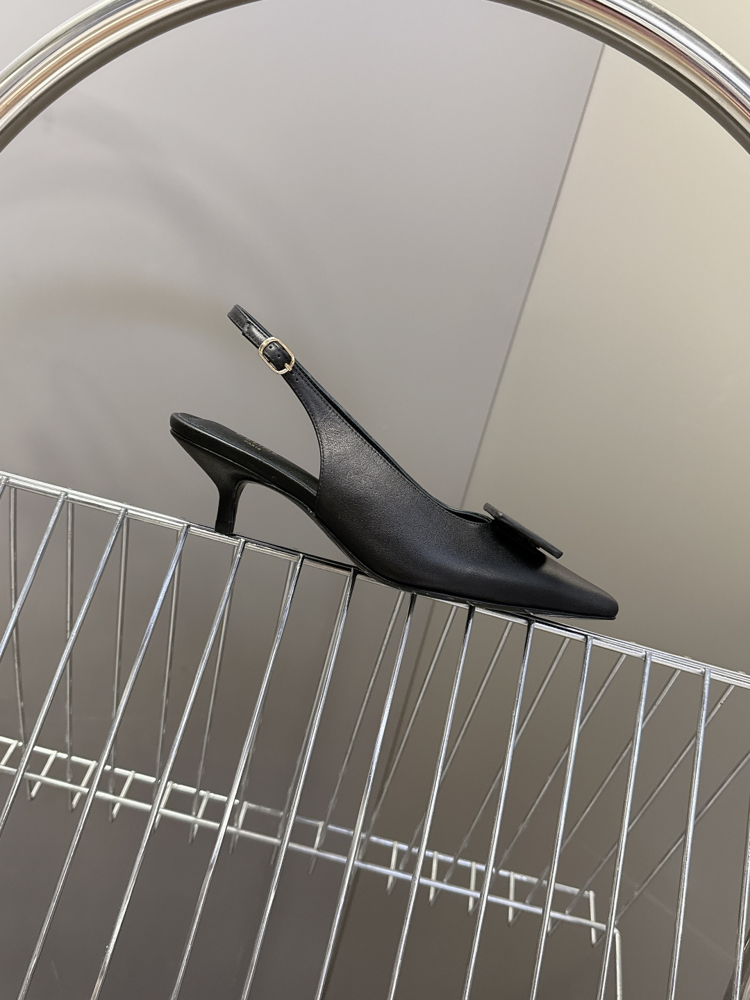 CELINE思琳2026春夏最新凯旋门走秀款 时装鞋 超多网红时尚博主种草 高级感舒适，配女神们的半身裙