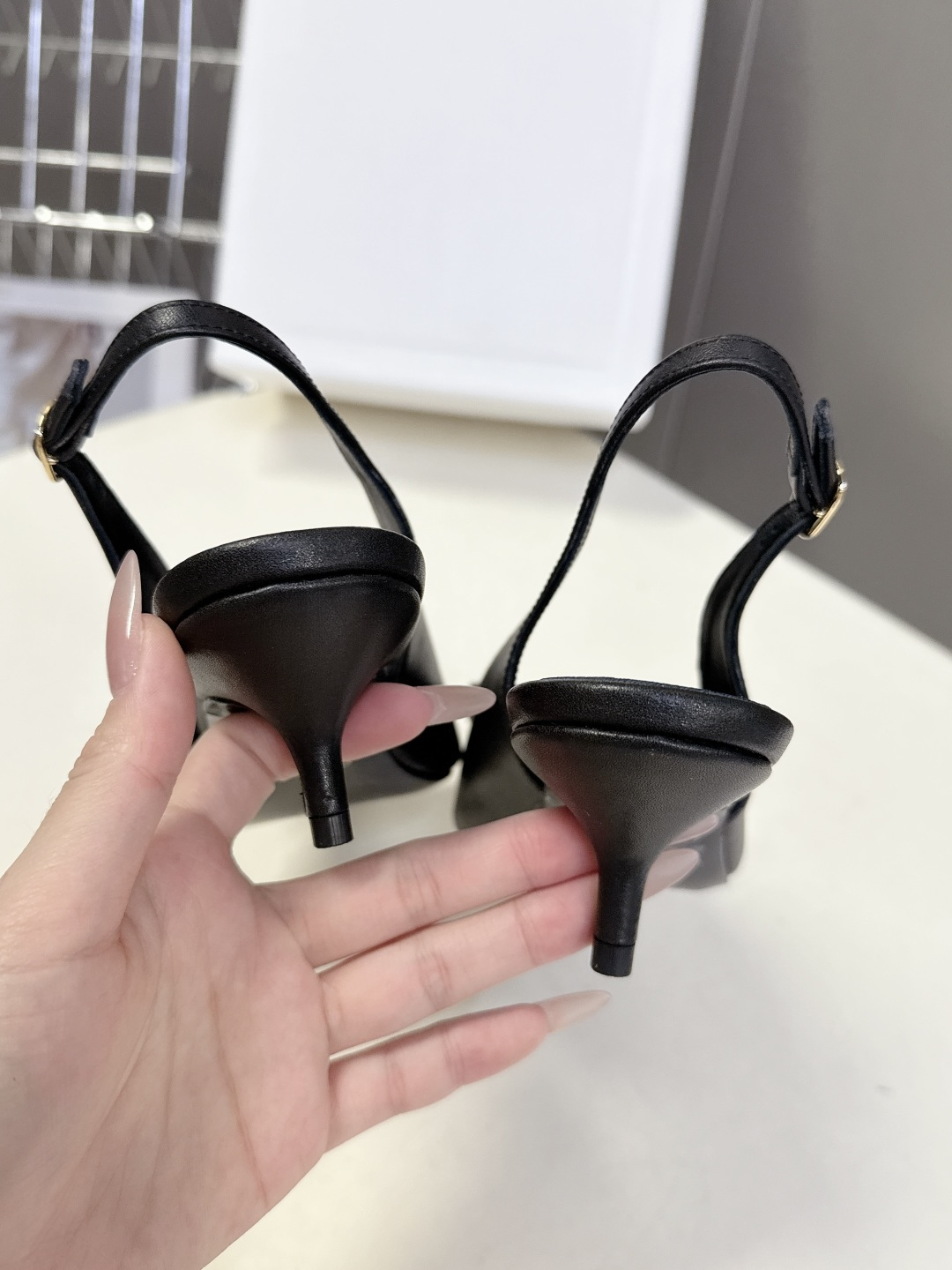 CELINE思琳2026春夏最新凯旋门走秀款 时装鞋 超多网红时尚博主种草 高级感舒适，配女神们的半身裙