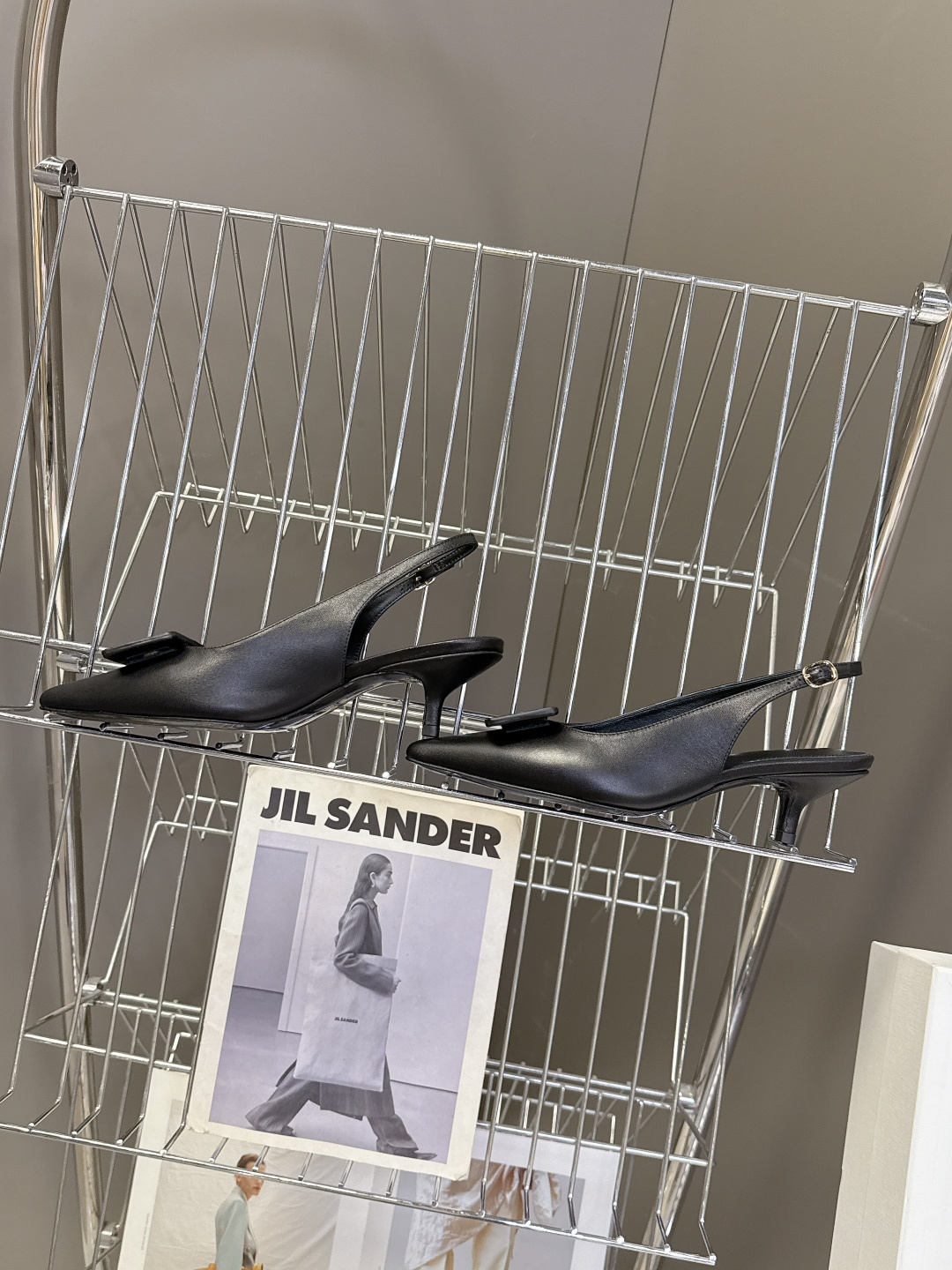 CELINE思琳2026春夏最新凯旋门走秀款 时装鞋 超多网红时尚博主种草 高级感舒适，配女神们的半身裙