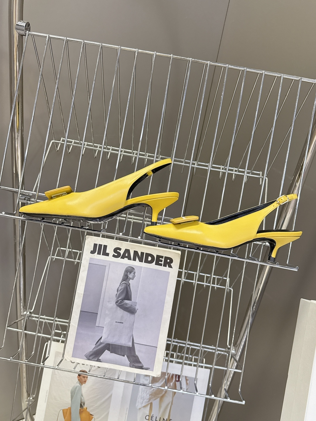 CELINE思琳2026春夏最新凯旋门走秀款 时装鞋 超多网红时尚博主种草 高级感舒适，配女神们的半身裙