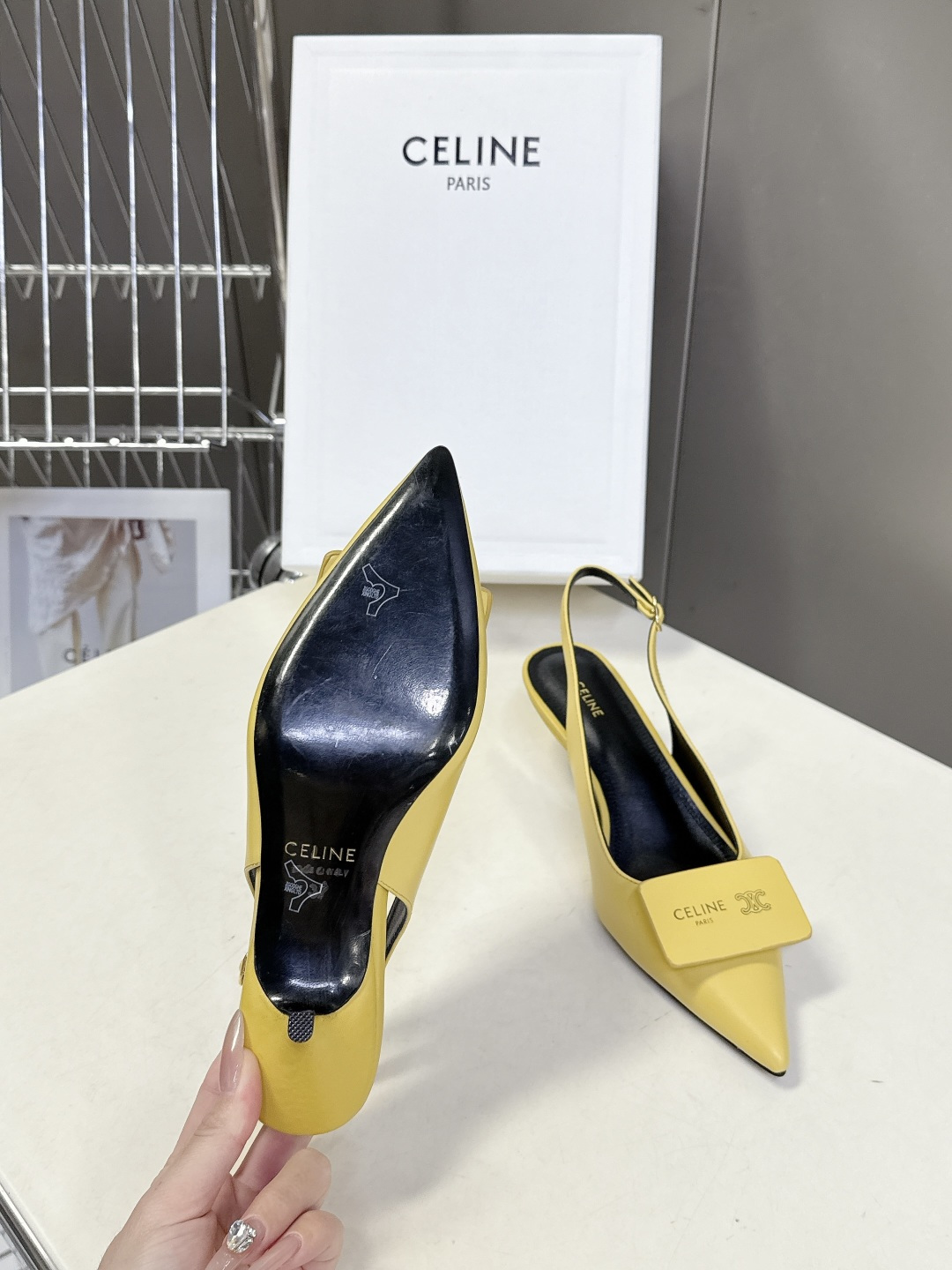 CELINE思琳2026春夏最新凯旋门走秀款 时装鞋 超多网红时尚博主种草 高级感舒适，配女神们的半身裙