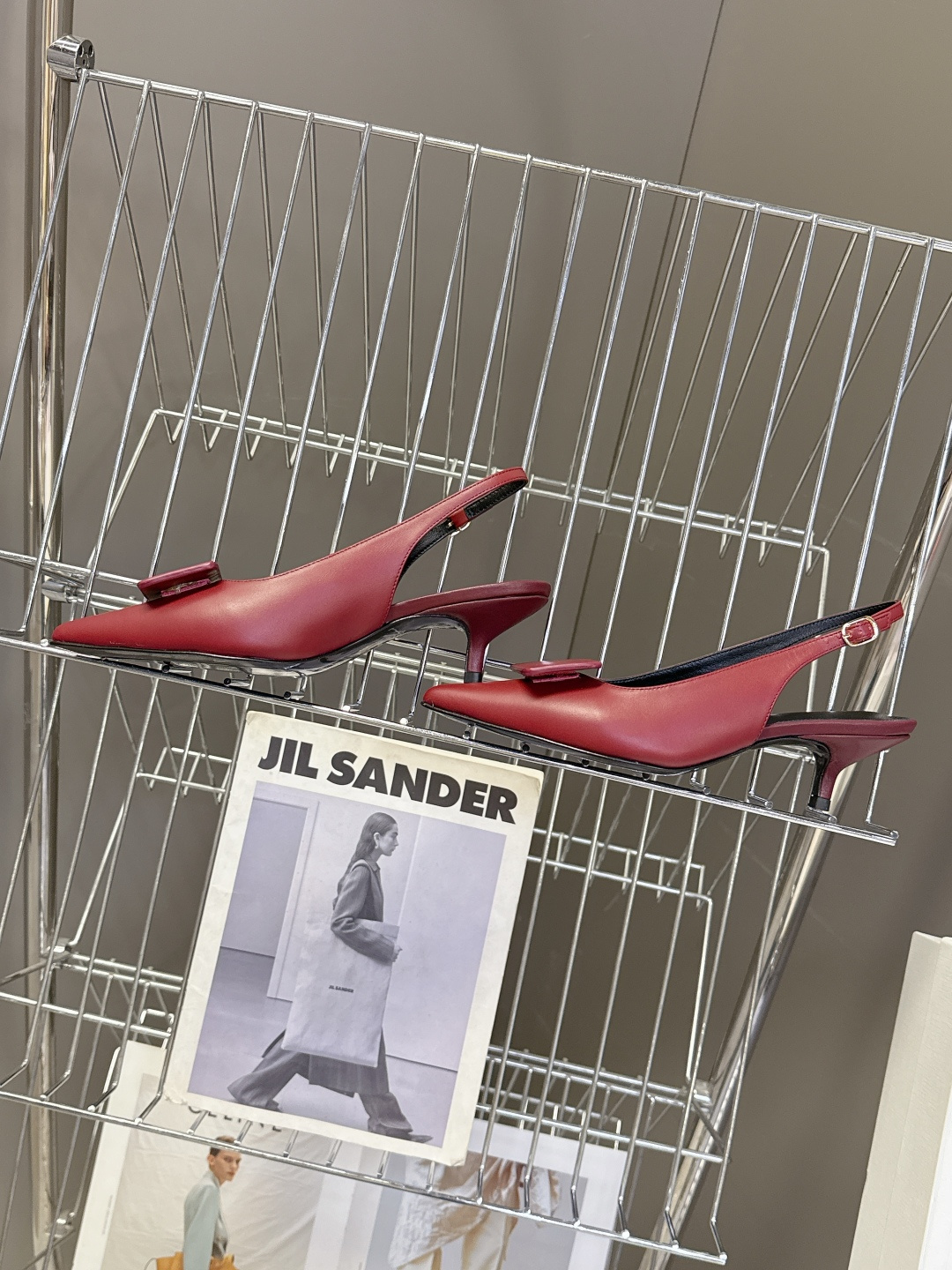 CELINE思琳2026春夏最新凯旋门走秀款 时装鞋 超多网红时尚博主种草 高级感舒适，配女神们的半身裙