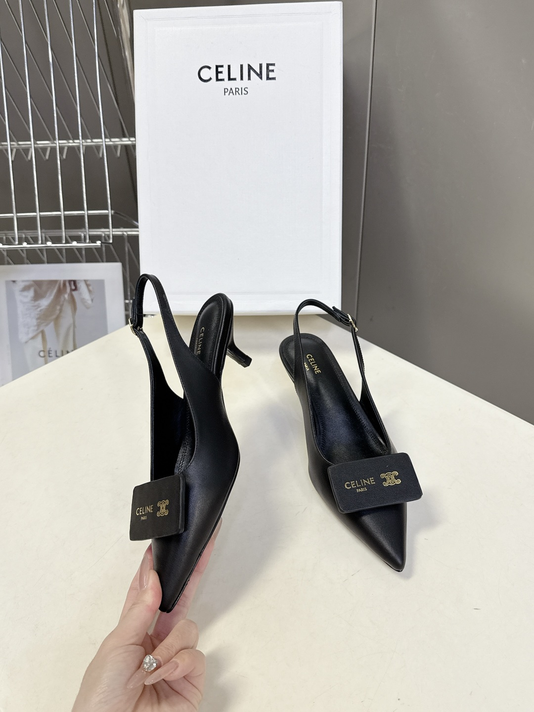 CELINE思琳2026春夏最新凯旋门走秀款 时装鞋 超多网红时尚博主种草 高级感舒适，配女神们的半身裙