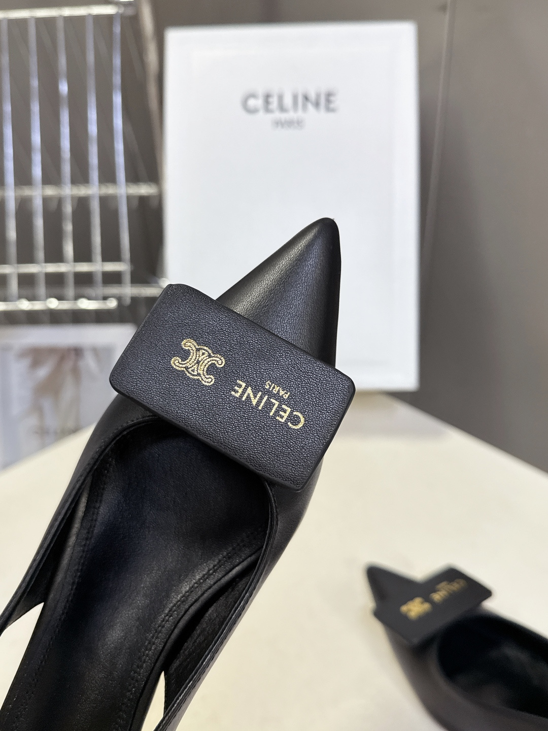 CELINE思琳2026春夏最新凯旋门走秀款 时装鞋 超多网红时尚博主种草 高级感舒适，配女神们的半身裙