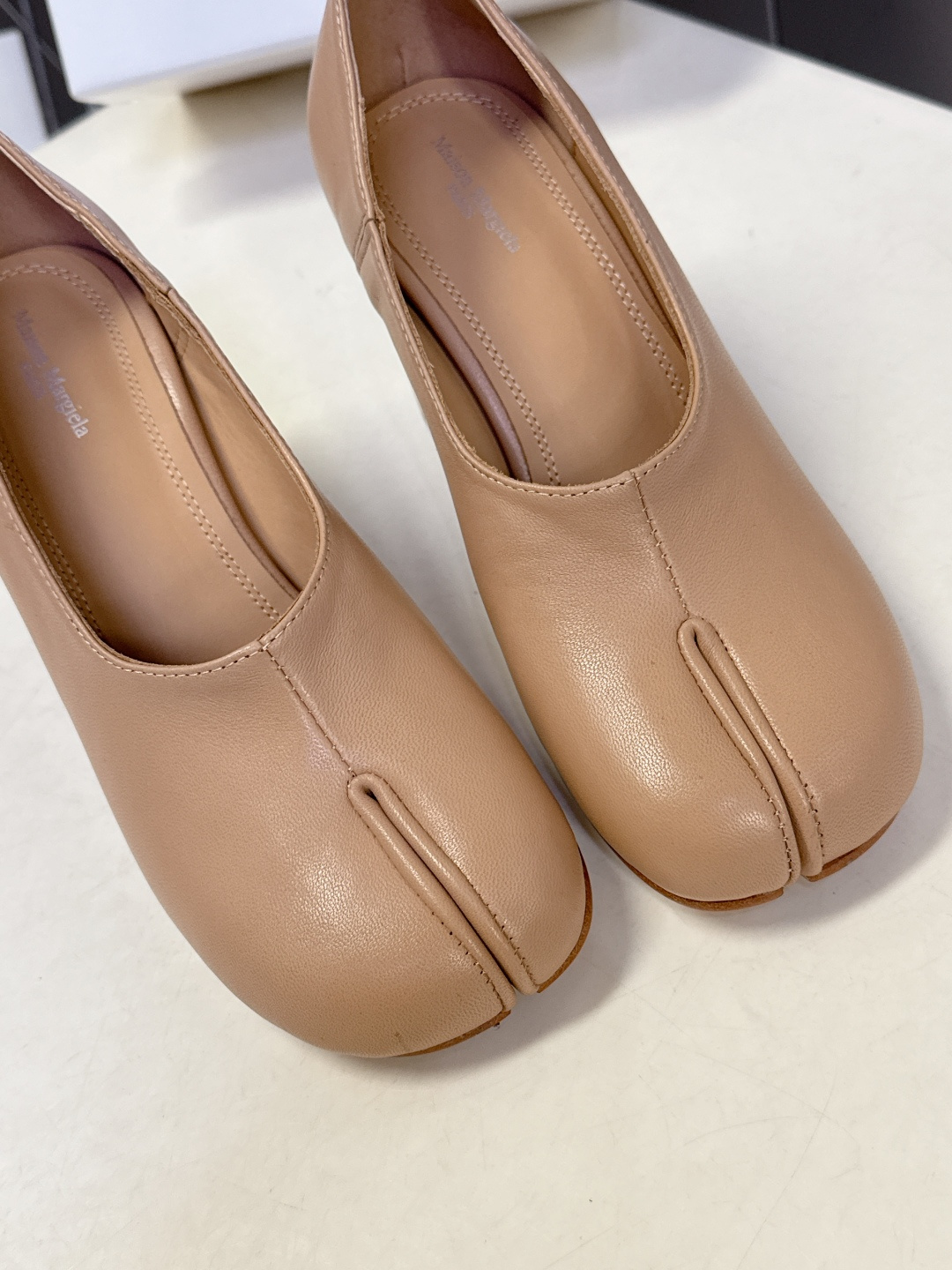 Maison Margiela·MM6马吉拉春夏最新款粗跟时装鞋 超多明星网红种草 MM6作为这两年最受