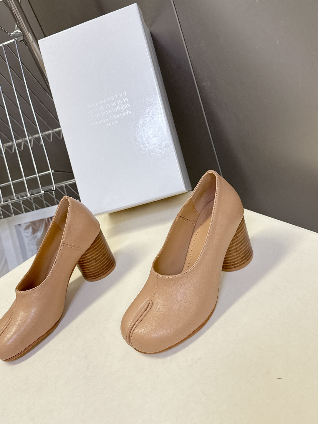 Maison Margiela·MM6马吉拉春夏最新款粗跟时装鞋 超多明星网红种草 MM6作为这两年最受