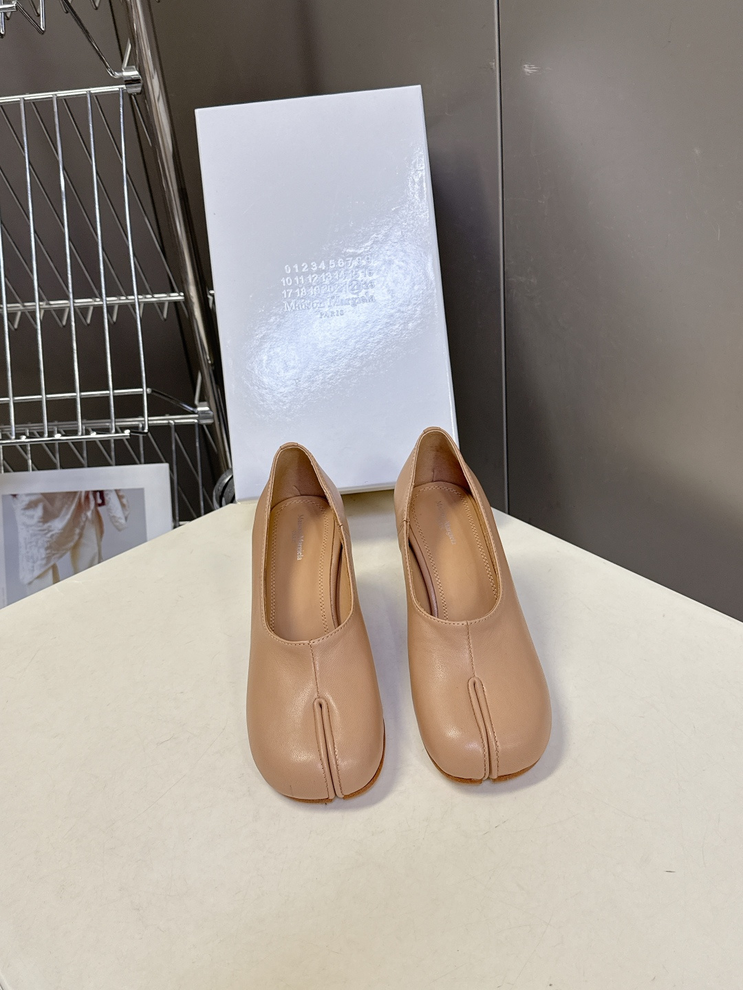 Maison Margiela·MM6马吉拉春夏最新款粗跟时装鞋 超多明星网红种草 MM6作为这两年最受