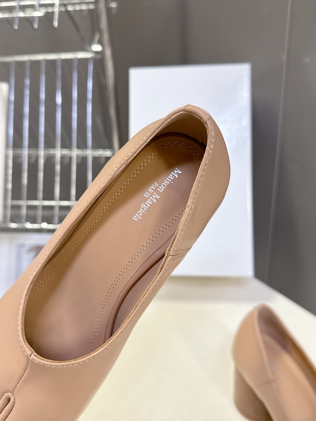 Maison Margiela·MM6马吉拉春夏最新款粗跟时装鞋 超多明星网红种草 MM6作为这两年最受