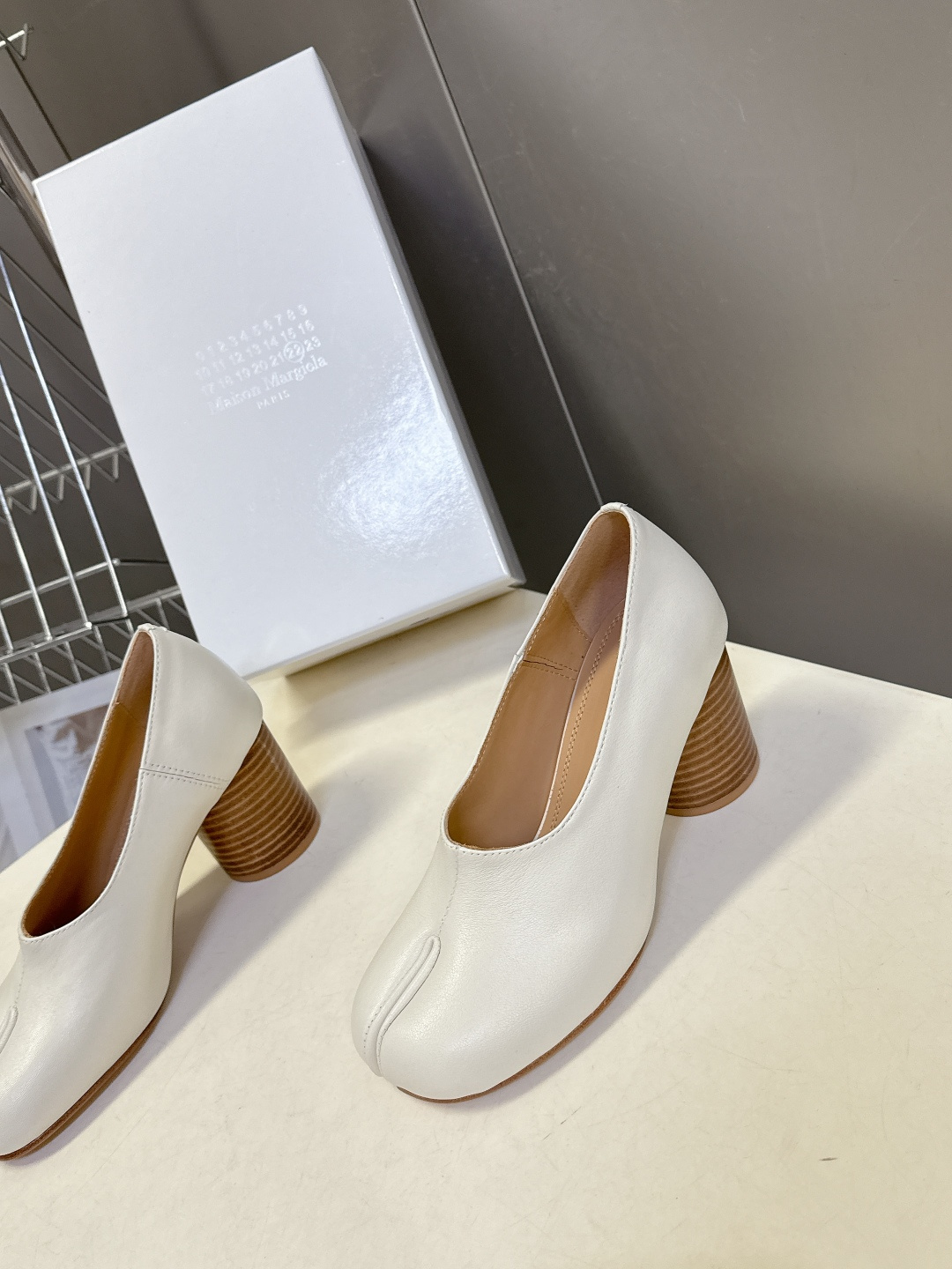 Maison Margiela·MM6马吉拉春夏最新款粗跟时装鞋 超多明星网红种草 MM6作为这两年最受