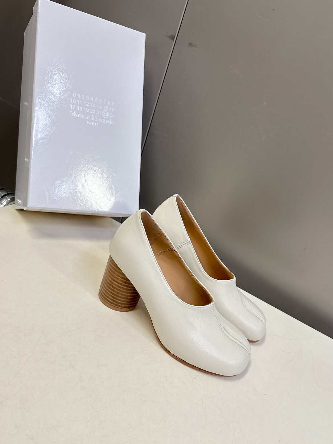 Maison Margiela·MM6马吉拉春夏最新款粗跟时装鞋 超多明星网红种草 MM6作为这两年最受