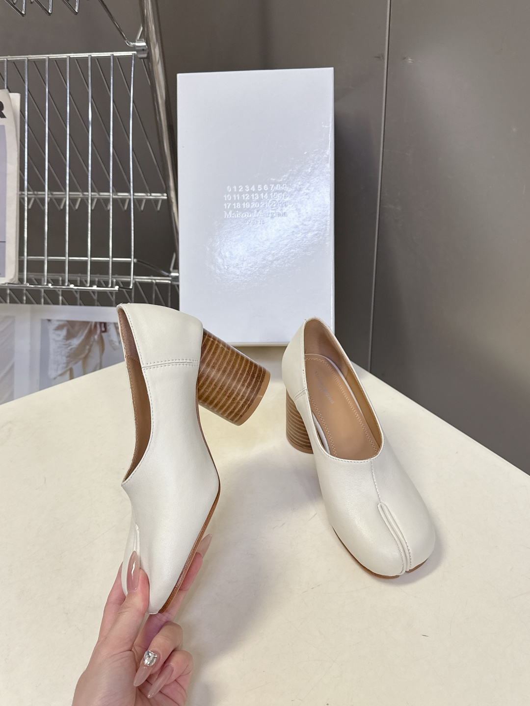 Maison Margiela·MM6马吉拉春夏最新款粗跟时装鞋 超多明星网红种草 MM6作为这两年最受