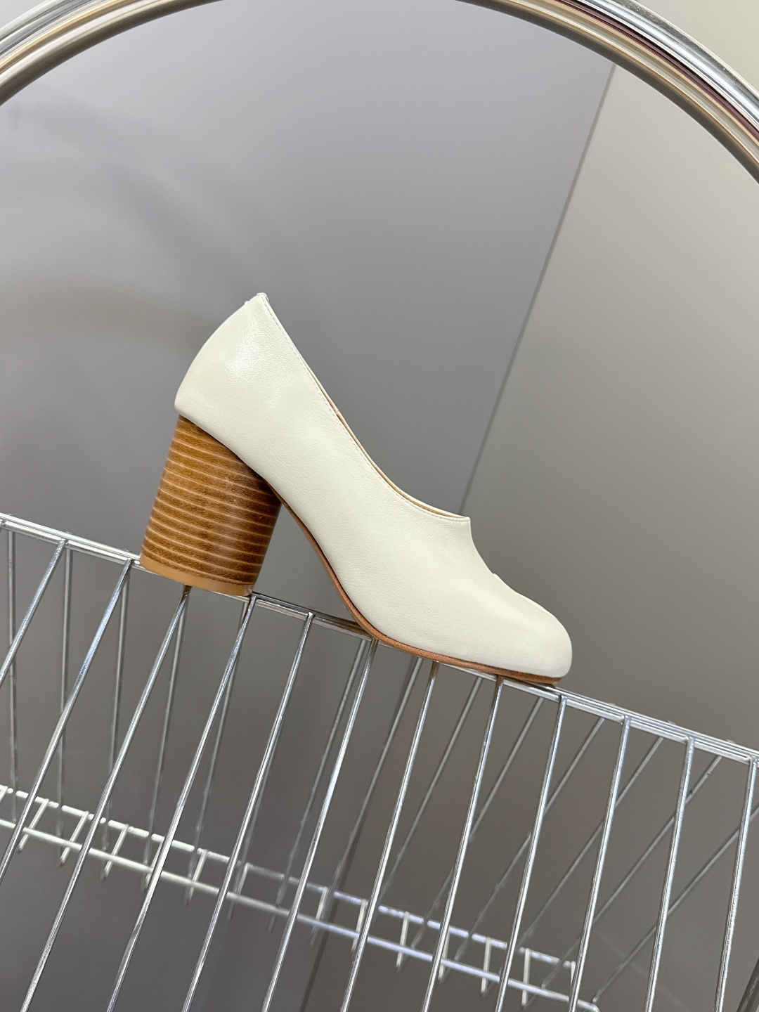 Maison Margiela·MM6马吉拉春夏最新款粗跟时装鞋 超多明星网红种草 MM6作为这两年最受