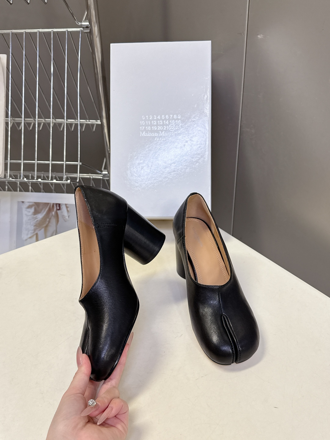 Maison Margiela·MM6马吉拉春夏最新款粗跟时装鞋 超多明星网红种草 MM6作为这两年最受