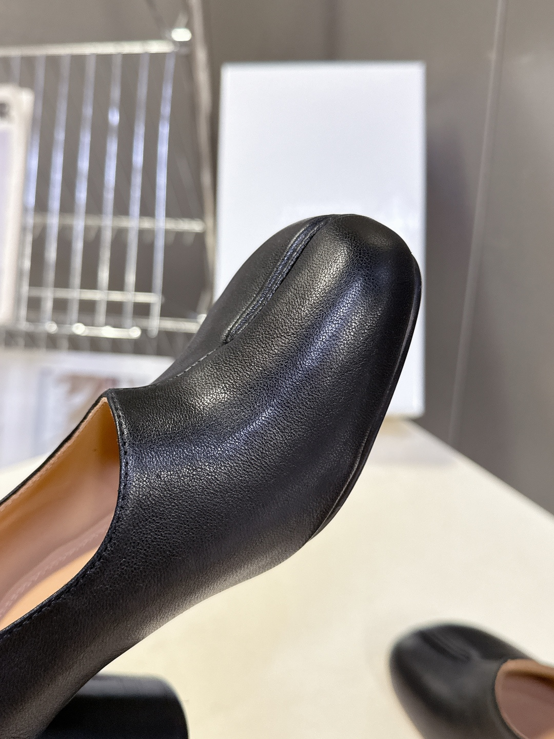 Maison Margiela·MM6马吉拉春夏最新款粗跟时装鞋 超多明星网红种草 MM6作为这两年最受