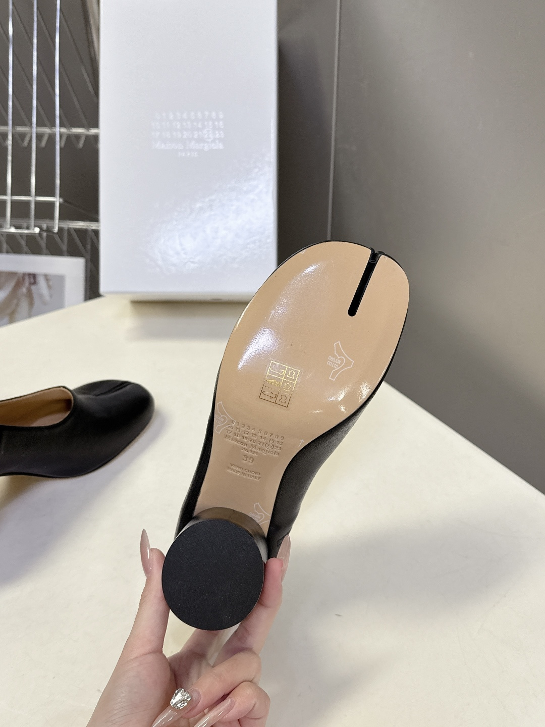 Maison Margiela·MM6马吉拉春夏最新款粗跟时装鞋 超多明星网红种草 MM6作为这两年最受