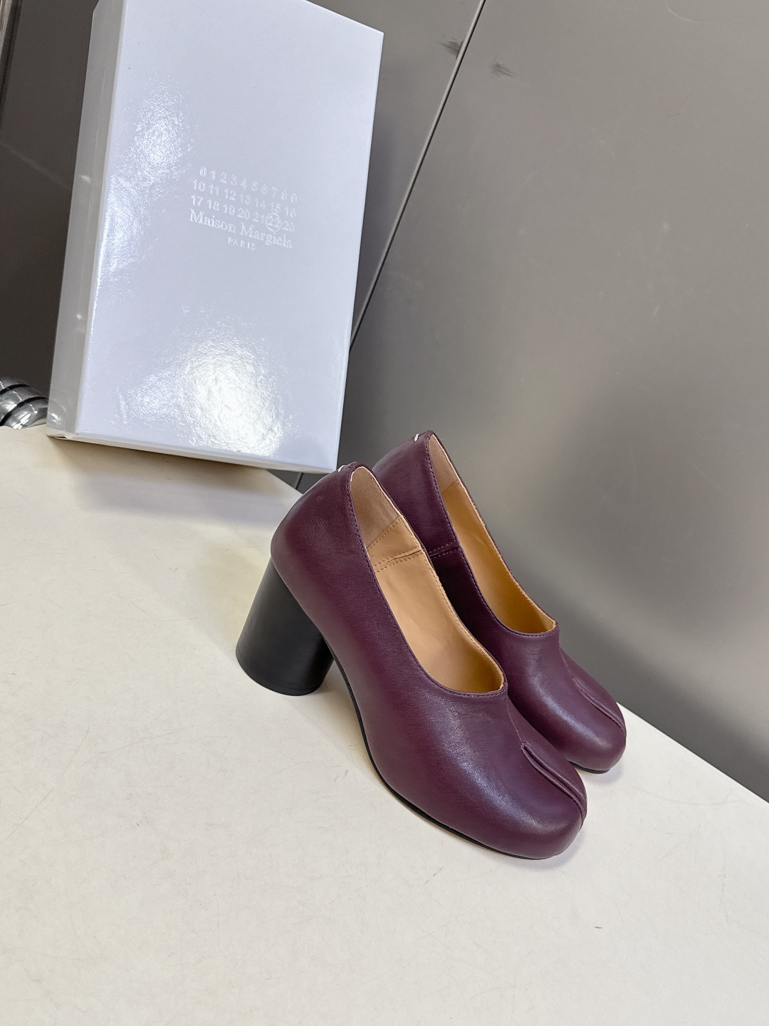 Maison Margiela·MM6马吉拉春夏最新款粗跟时装鞋 超多明星网红种草 MM6作为这两年最受