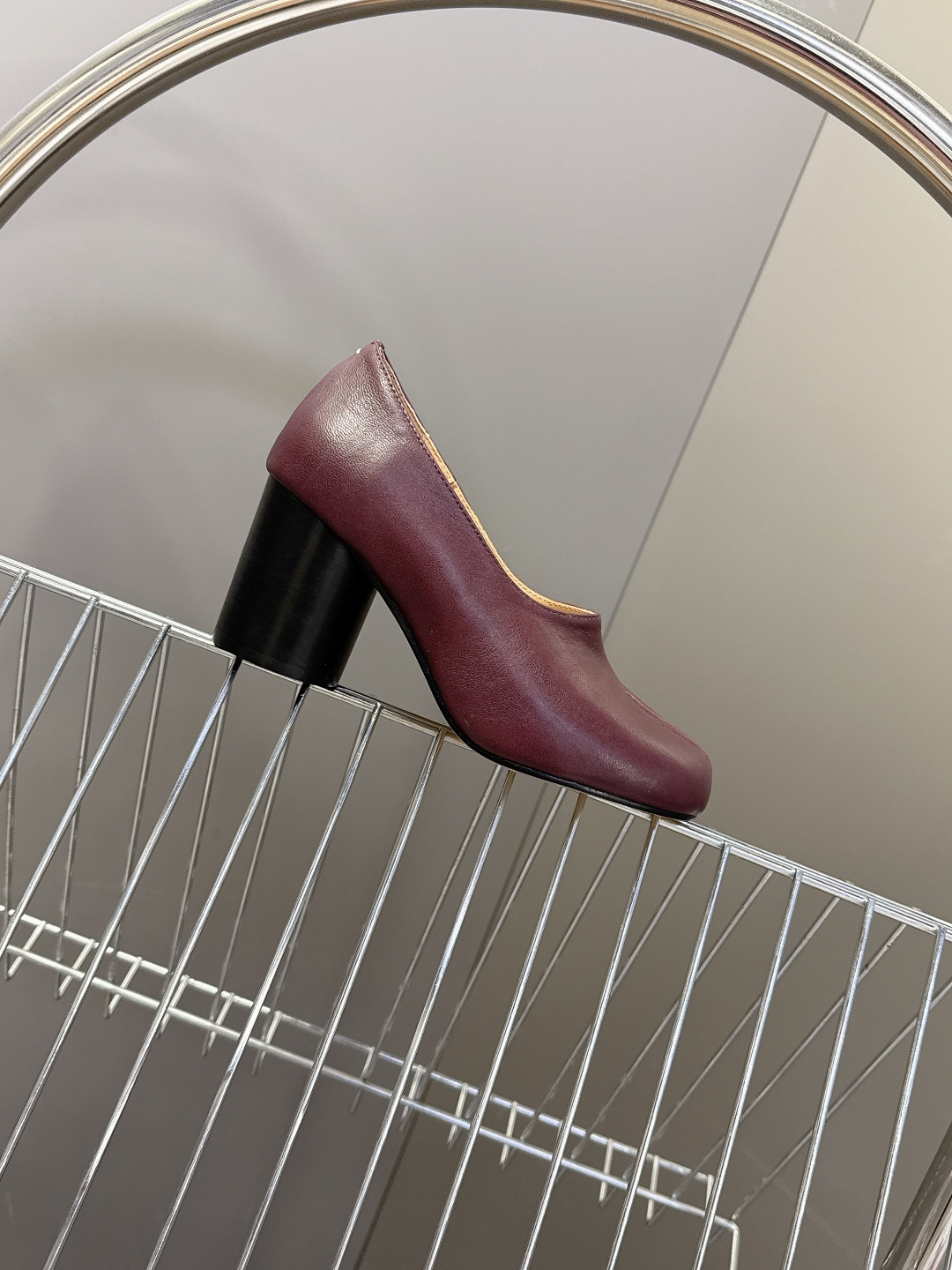 Maison Margiela·MM6马吉拉春夏最新款粗跟时装鞋 超多明星网红种草 MM6作为这两年最受