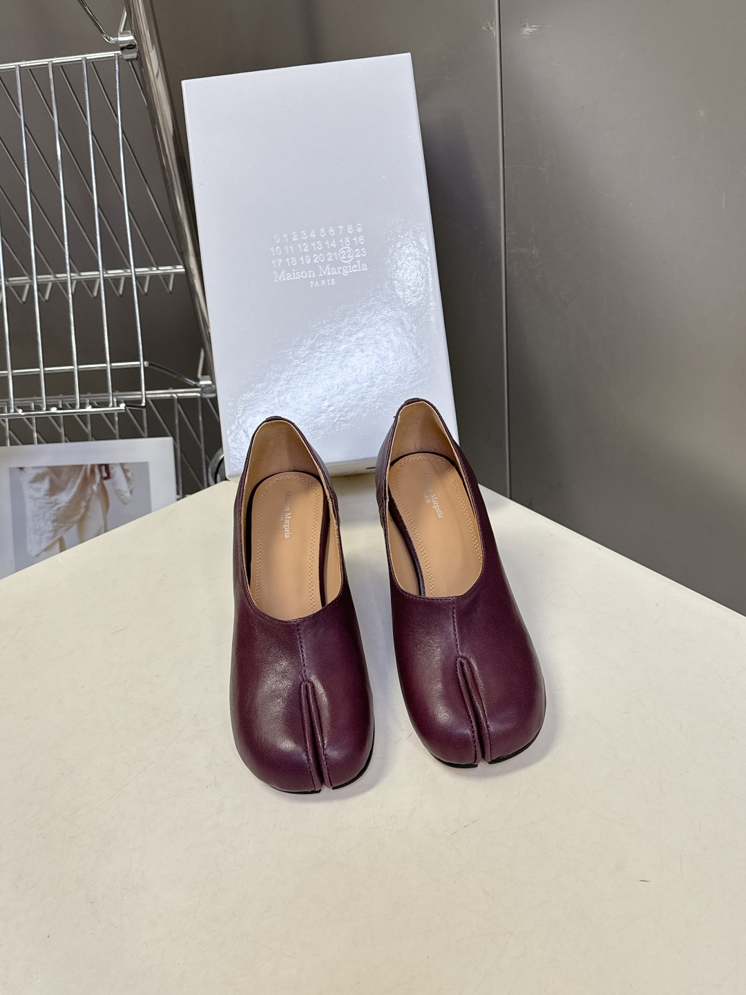 Maison Margiela·MM6马吉拉春夏最新款粗跟时装鞋 超多明星网红种草 MM6作为这两年最受