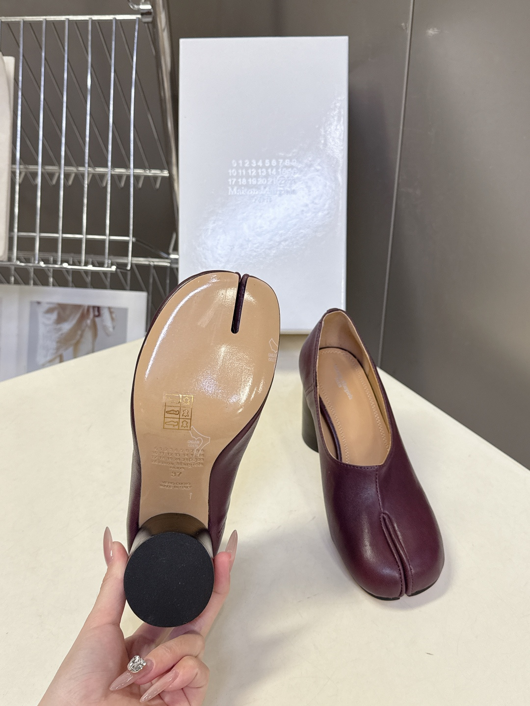 Maison Margiela·MM6马吉拉春夏最新款粗跟时装鞋 超多明星网红种草 MM6作为这两年最受