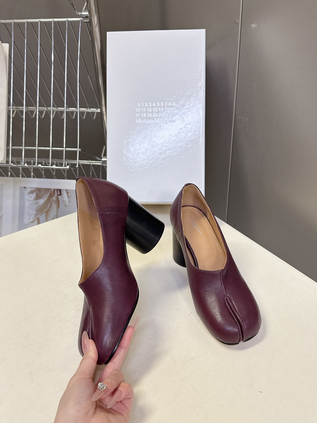 Maison Margiela·MM6马吉拉春夏最新款粗跟时装鞋 超多明星网红种草 MM6作为这两年最受