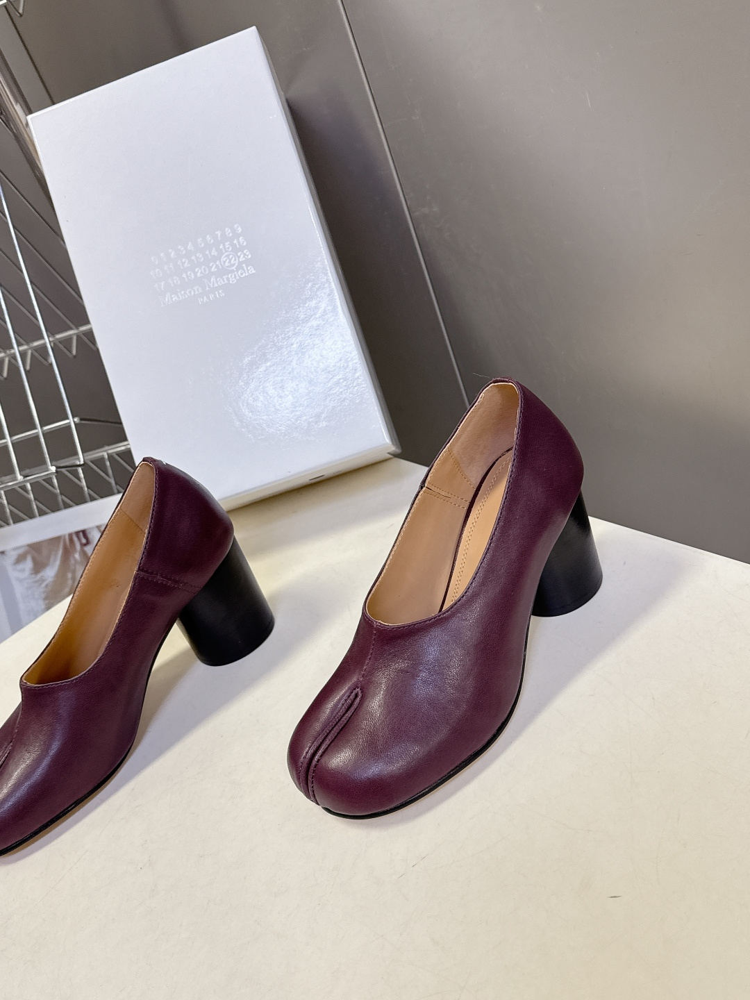 Maison Margiela·MM6马吉拉春夏最新款粗跟时装鞋 超多明星网红种草 MM6作为这两年最受