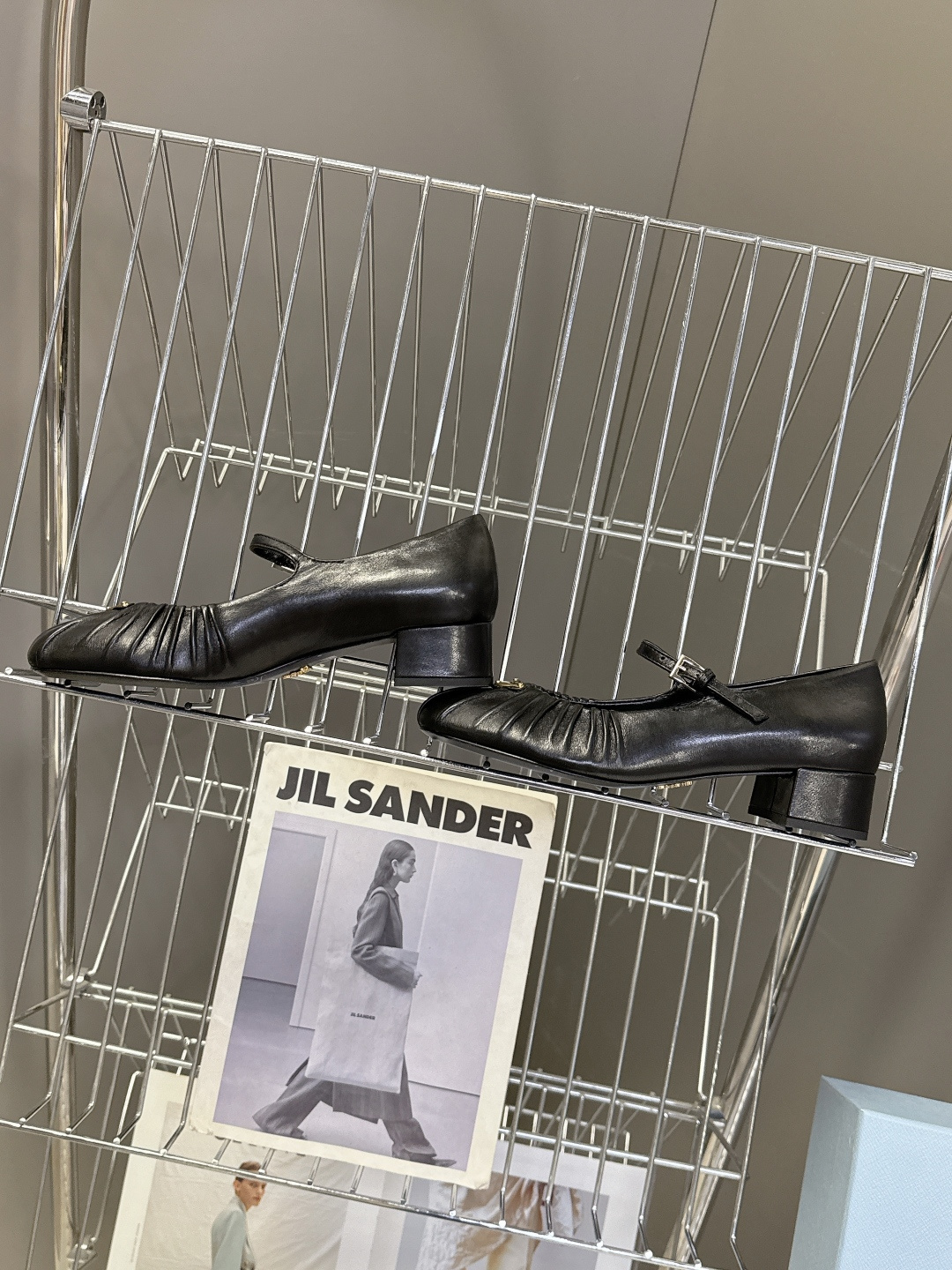 PRADA普拉达最新款三角标时装玛丽珍鞋 乐福鞋 超多明星网红种草 顶级品质，版型超正，复古时尚经典单品