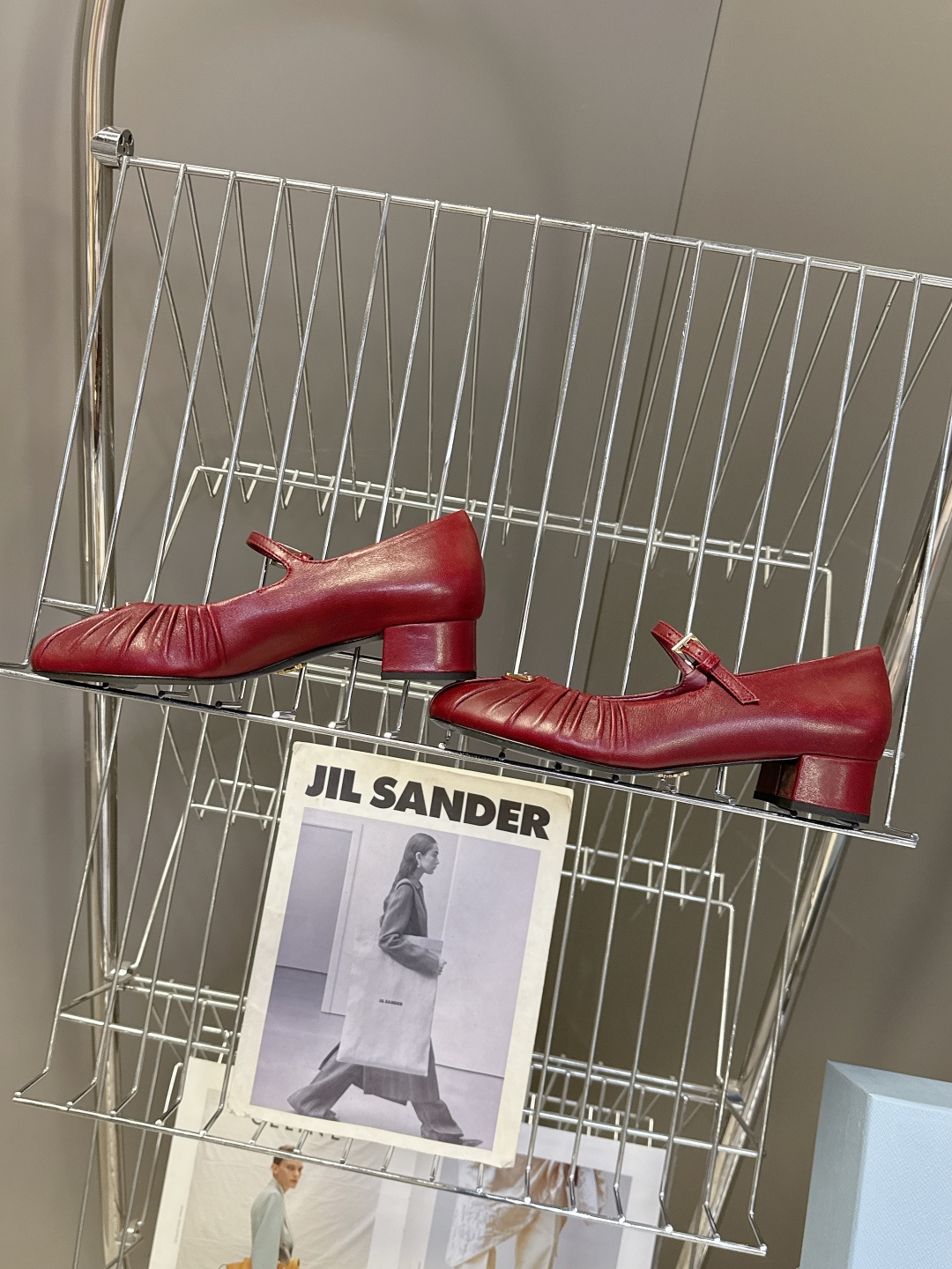 PRADA普拉达最新款三角标时装玛丽珍鞋 乐福鞋 超多明星网红种草 顶级品质，版型超正，复古时尚经典单品