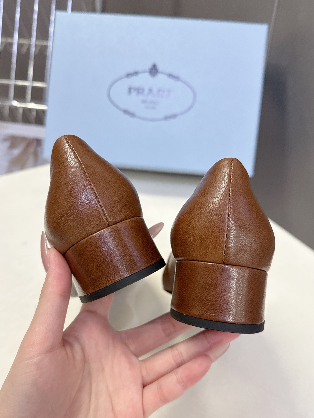 PRADA普拉达最新款三角标时装玛丽珍鞋 乐福鞋 超多明星网红种草 顶级品质，版型超正，复古时尚经典单品
