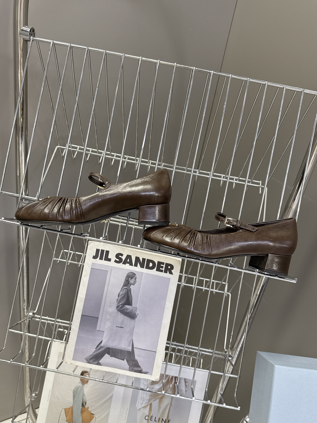 PRADA普拉达最新款三角标时装玛丽珍鞋 乐福鞋 超多明星网红种草 顶级品质，版型超正，复古时尚经典单品