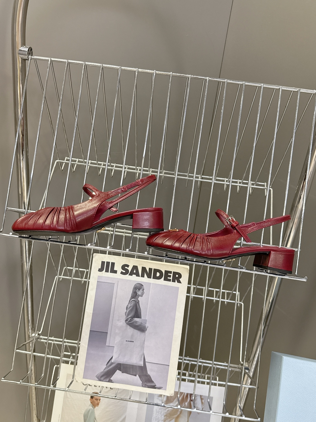 PRADA普拉达最新款三角标时装玛丽珍鞋 后空鞋 超多明星网红种草 顶级品质，版型超正，复古时尚经典单品