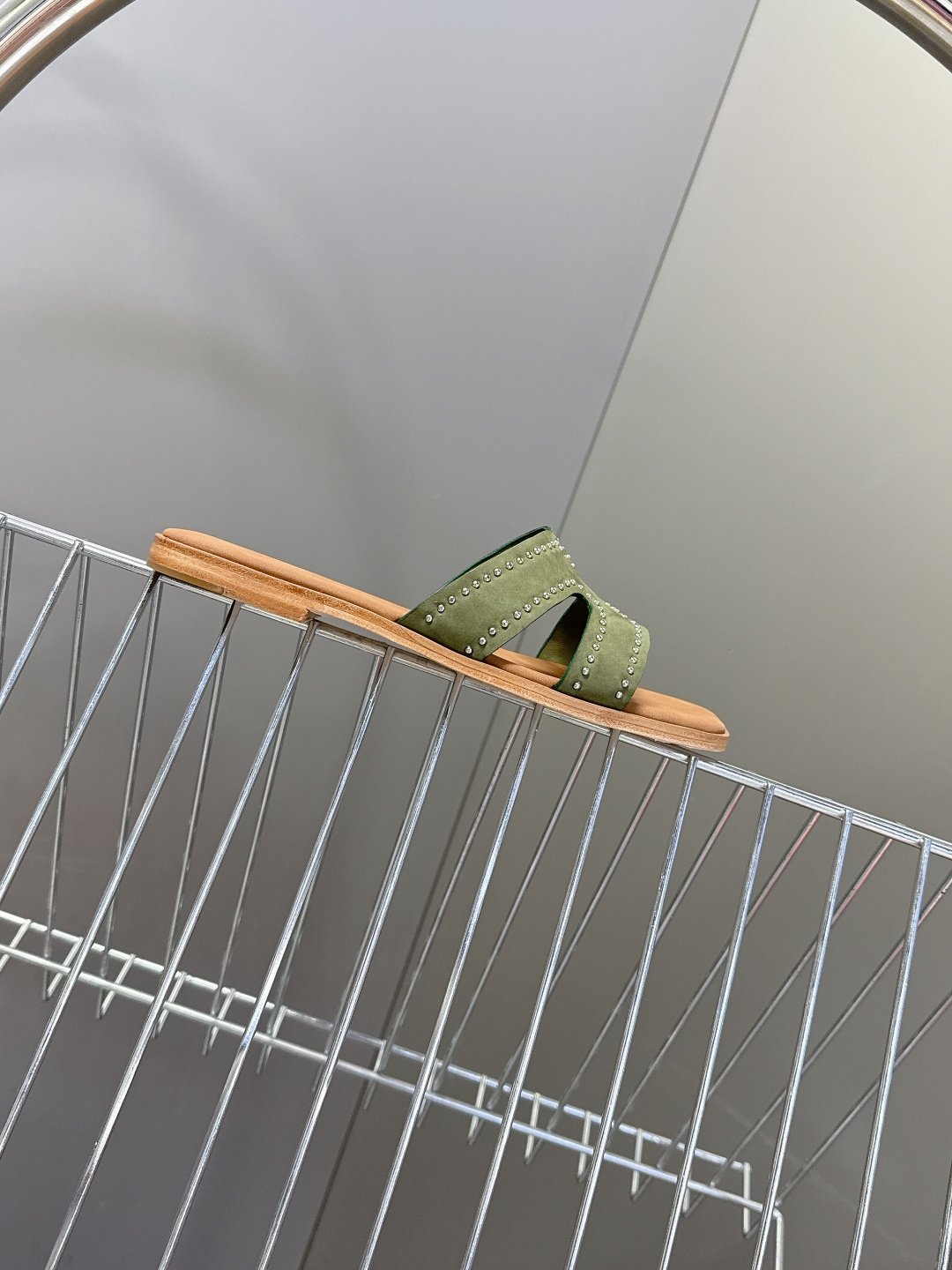 Hermes爱马仕2026春夏最新款H拖鞋 柜柜超难配货 经典的方头版型 搭配极具辨识度H形状鞋面 上脚