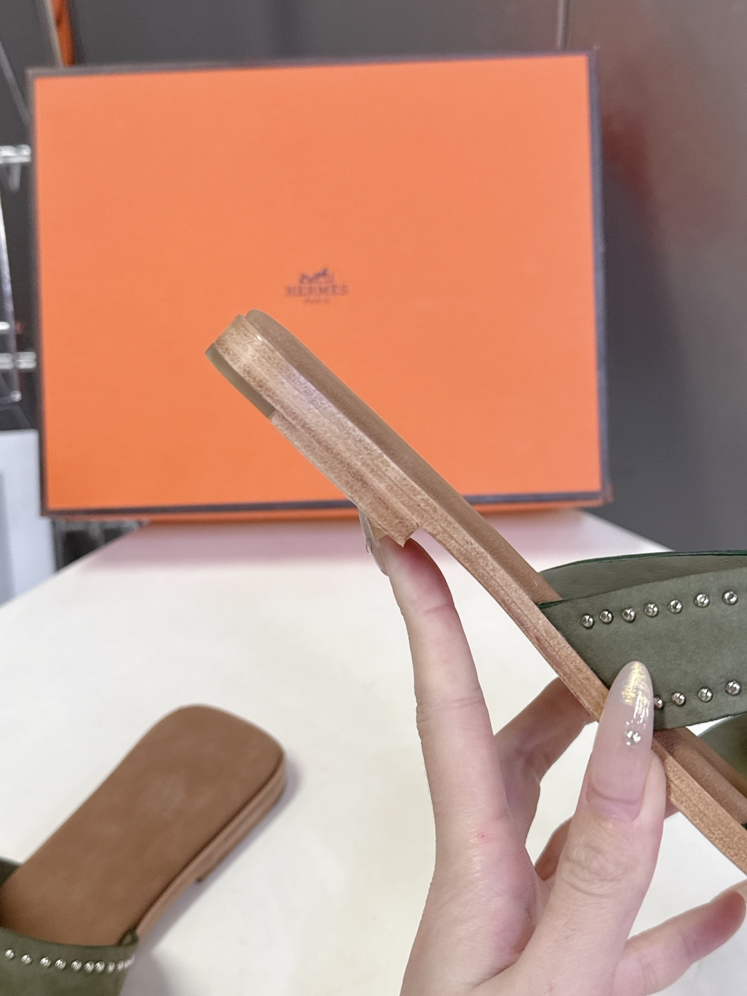 Hermes爱马仕2026春夏最新款H拖鞋 柜柜超难配货 经典的方头版型 搭配极具辨识度H形状鞋面 上脚