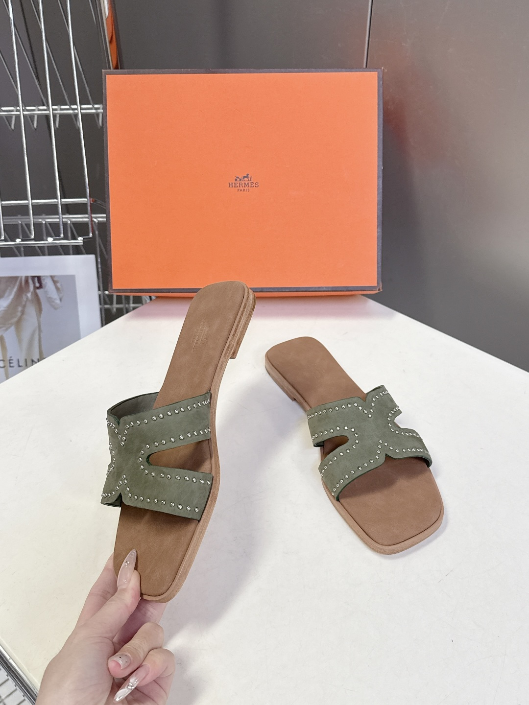 Hermes爱马仕2026春夏最新款H拖鞋 柜柜超难配货 经典的方头版型 搭配极具辨识度H形状鞋面 上脚