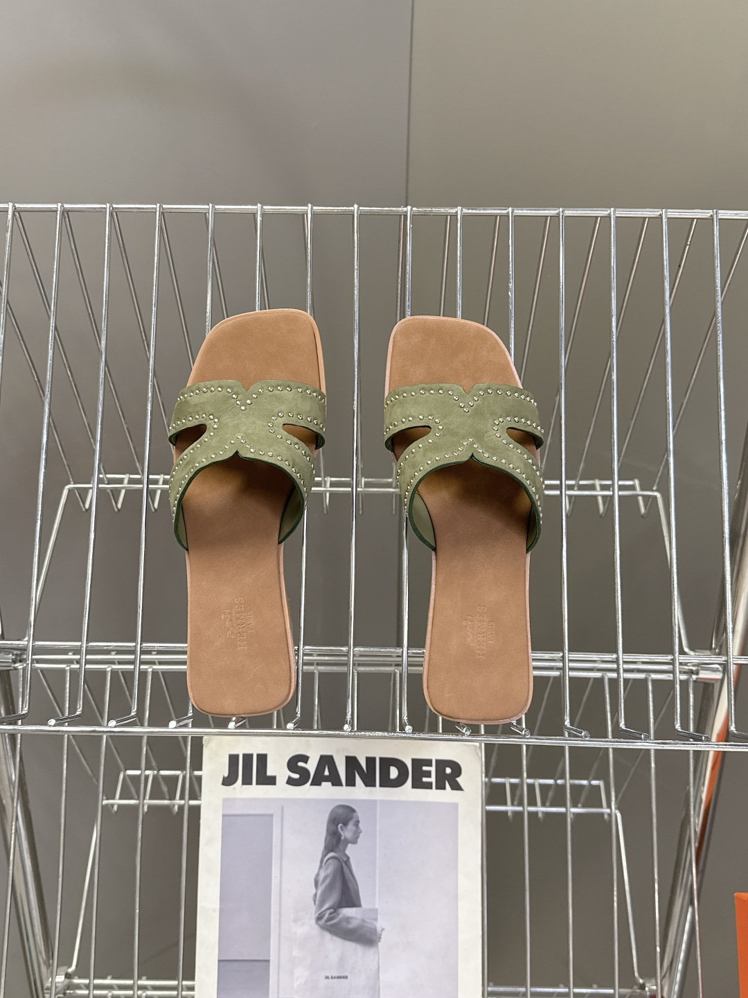 Hermes爱马仕2026春夏最新款H拖鞋 柜柜超难配货 经典的方头版型 搭配极具辨识度H形状鞋面 上脚