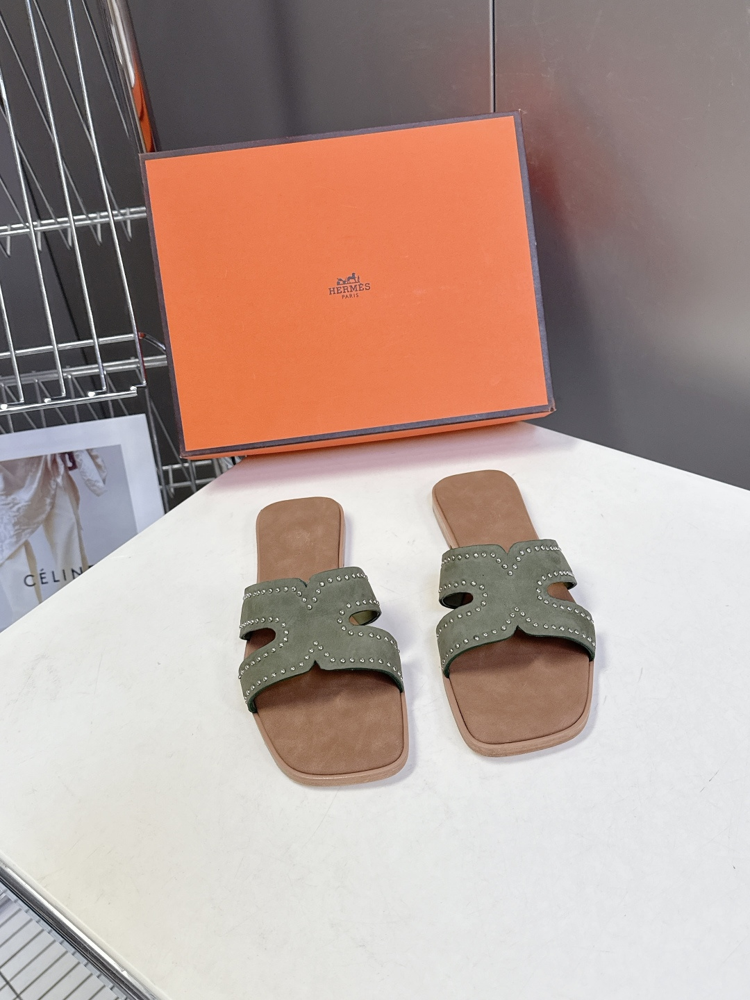 Hermes爱马仕2026春夏最新款H拖鞋 柜柜超难配货 经典的方头版型 搭配极具辨识度H形状鞋面 上脚