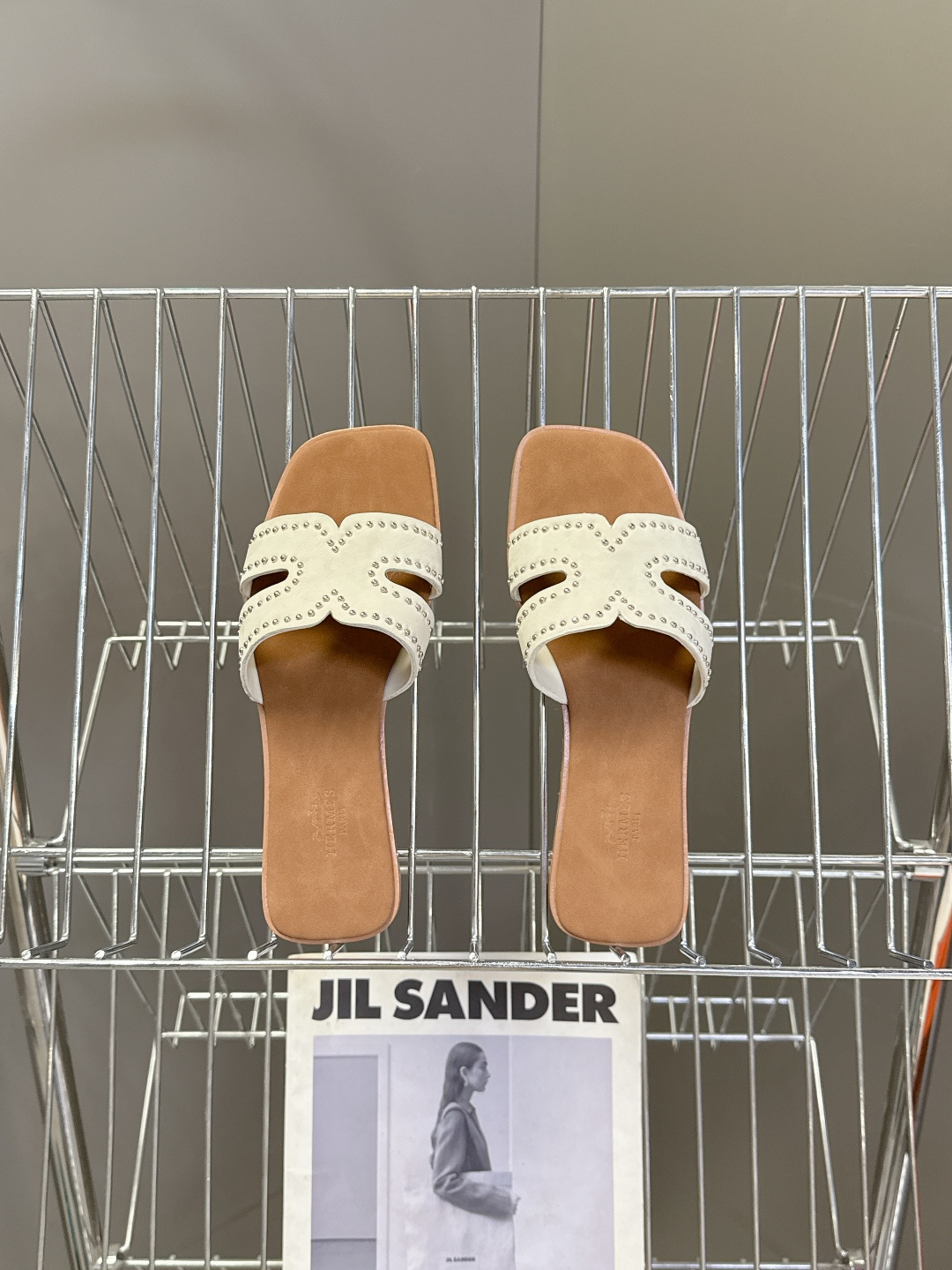 Hermes爱马仕2026春夏最新款H拖鞋 柜柜超难配货 经典的方头版型 搭配极具辨识度H形状鞋面 上脚