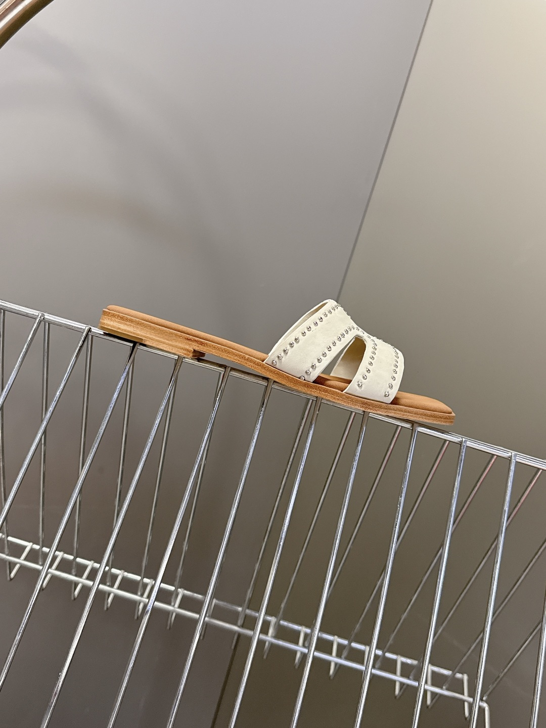 Hermes爱马仕2026春夏最新款H拖鞋 柜柜超难配货 经典的方头版型 搭配极具辨识度H形状鞋面 上脚