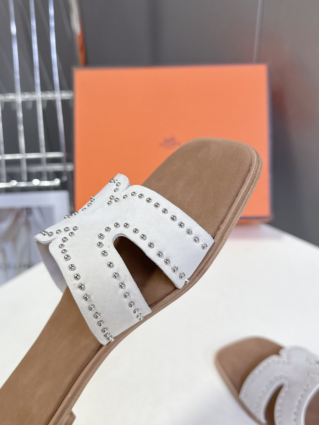 Hermes爱马仕2026春夏最新款H拖鞋 柜柜超难配货 经典的方头版型 搭配极具辨识度H形状鞋面 上脚