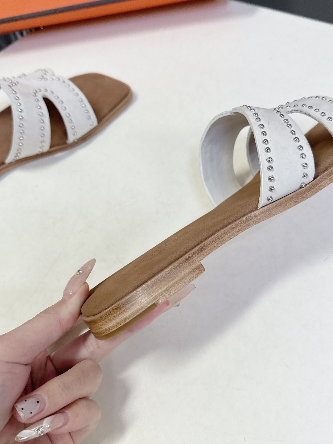 Hermes爱马仕2026春夏最新款H拖鞋 柜柜超难配货 经典的方头版型 搭配极具辨识度H形状鞋面 上脚