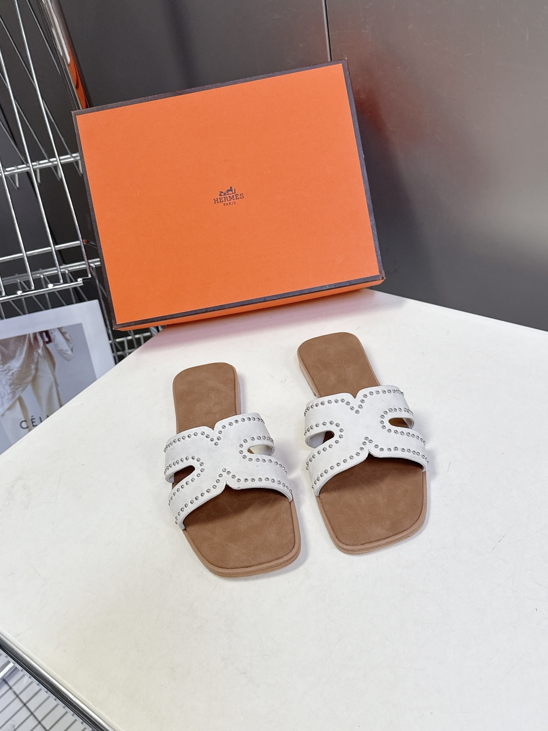 Hermes爱马仕2026春夏最新款H拖鞋 柜柜超难配货 经典的方头版型 搭配极具辨识度H形状鞋面 上脚