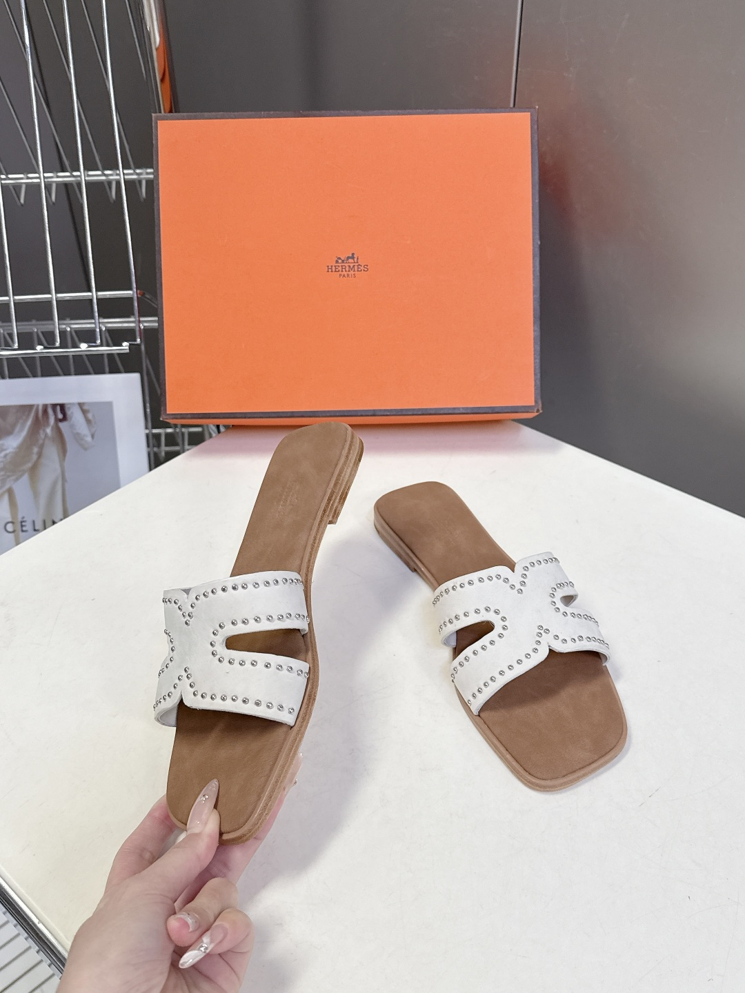 Hermes爱马仕2026春夏最新款H拖鞋 柜柜超难配货 经典的方头版型 搭配极具辨识度H形状鞋面 上脚
