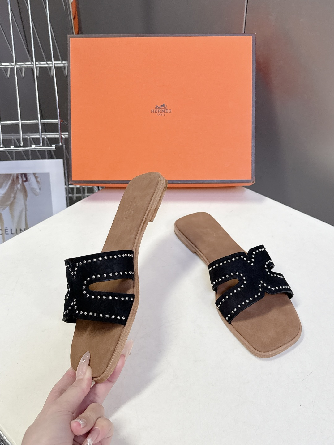 Hermes爱马仕2026春夏最新款H拖鞋 柜柜超难配货 经典的方头版型 搭配极具辨识度H形状鞋面 上脚