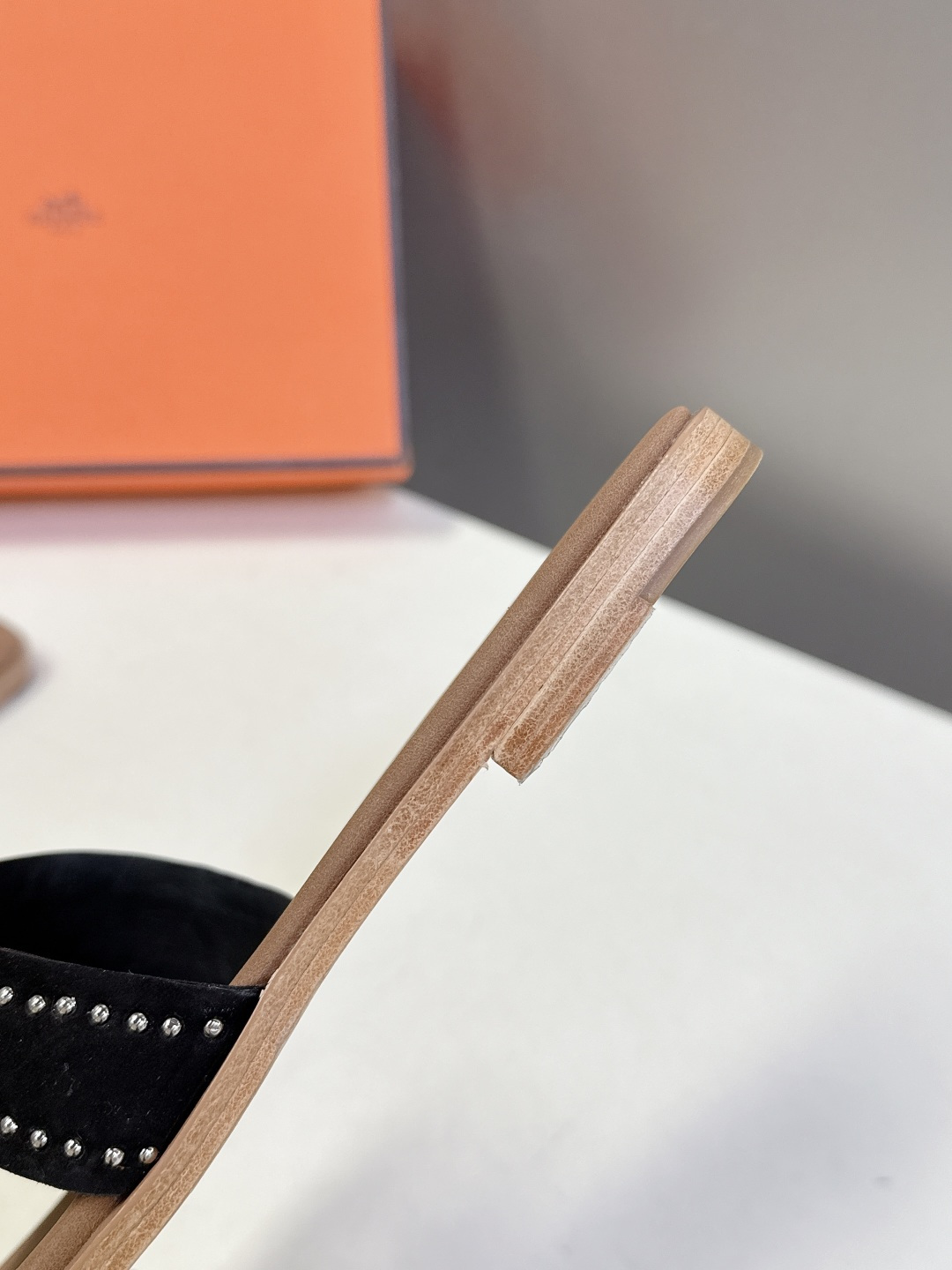 Hermes爱马仕2026春夏最新款H拖鞋 柜柜超难配货 经典的方头版型 搭配极具辨识度H形状鞋面 上脚