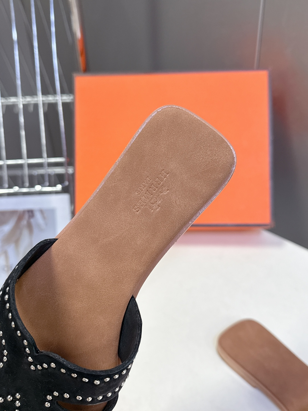 Hermes爱马仕2026春夏最新款H拖鞋 柜柜超难配货 经典的方头版型 搭配极具辨识度H形状鞋面 上脚