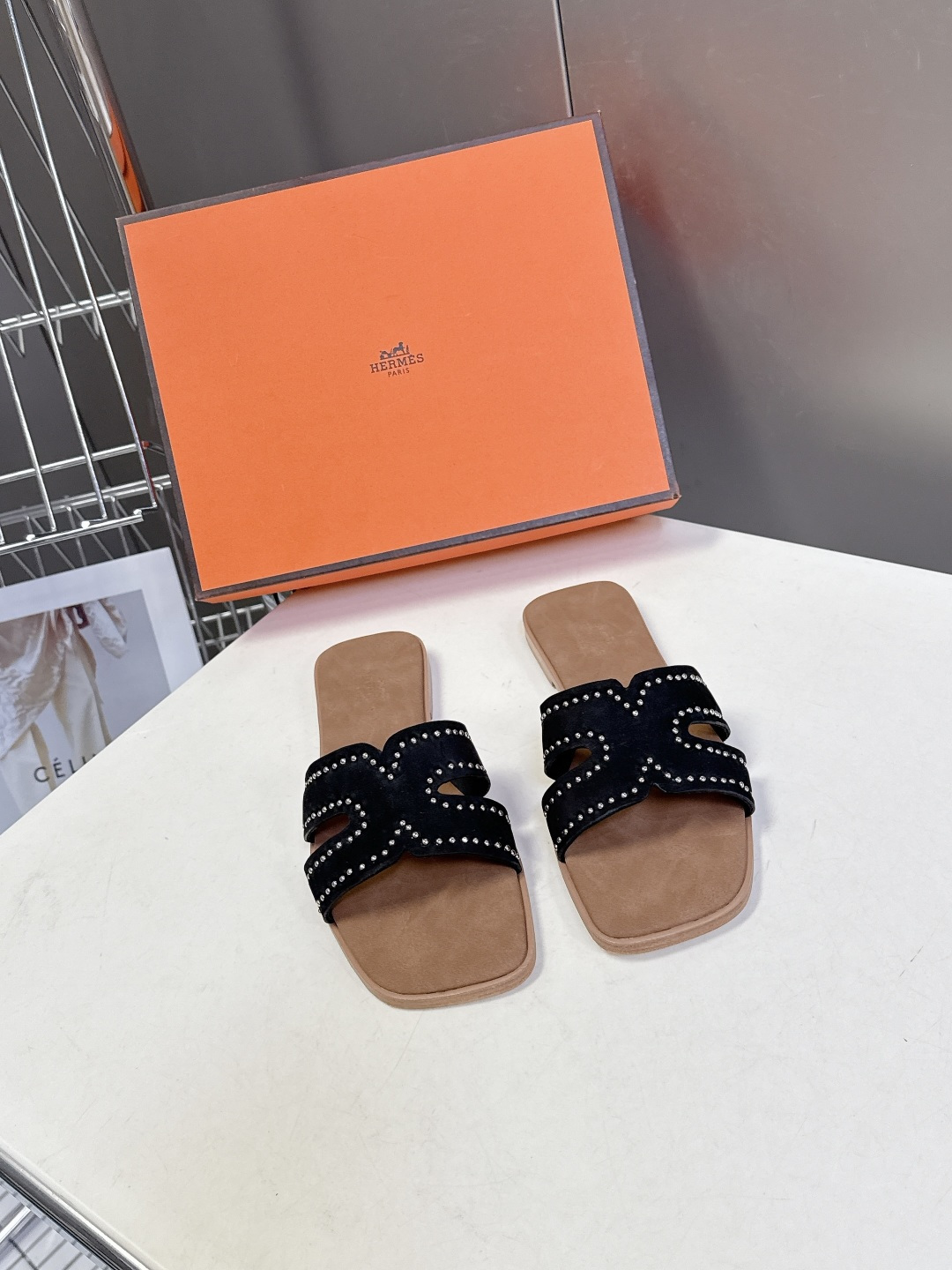 Hermes爱马仕2026春夏最新款H拖鞋 柜柜超难配货 经典的方头版型 搭配极具辨识度H形状鞋面 上脚