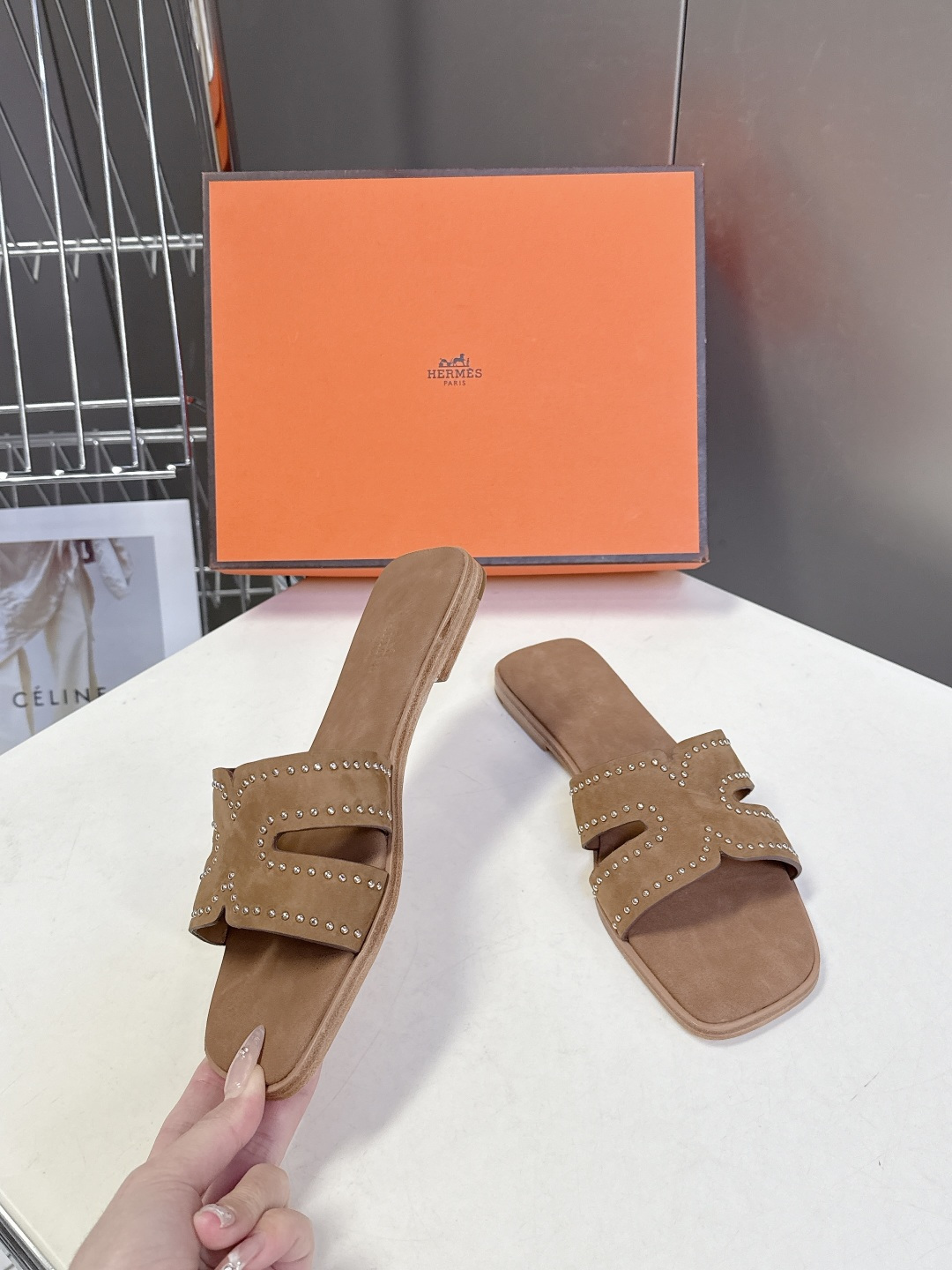 Hermes爱马仕2026春夏最新款H拖鞋 柜柜超难配货 经典的方头版型 搭配极具辨识度H形状鞋面 上脚