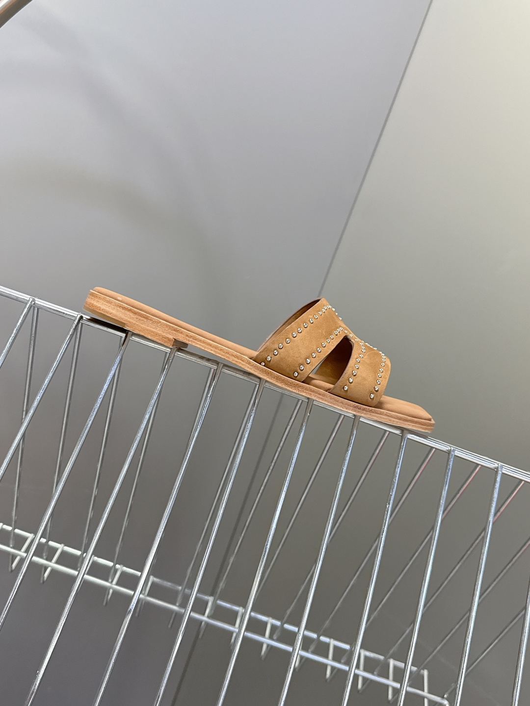 Hermes爱马仕2026春夏最新款H拖鞋 柜柜超难配货 经典的方头版型 搭配极具辨识度H形状鞋面 上脚