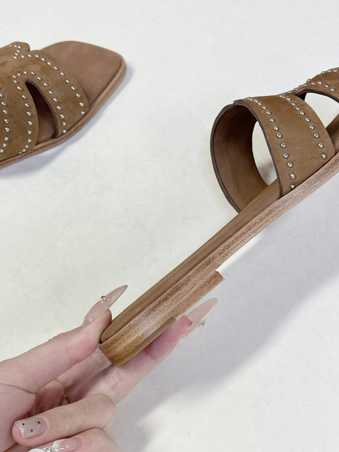 Hermes爱马仕2026春夏最新款H拖鞋 柜柜超难配货 经典的方头版型 搭配极具辨识度H形状鞋面 上脚