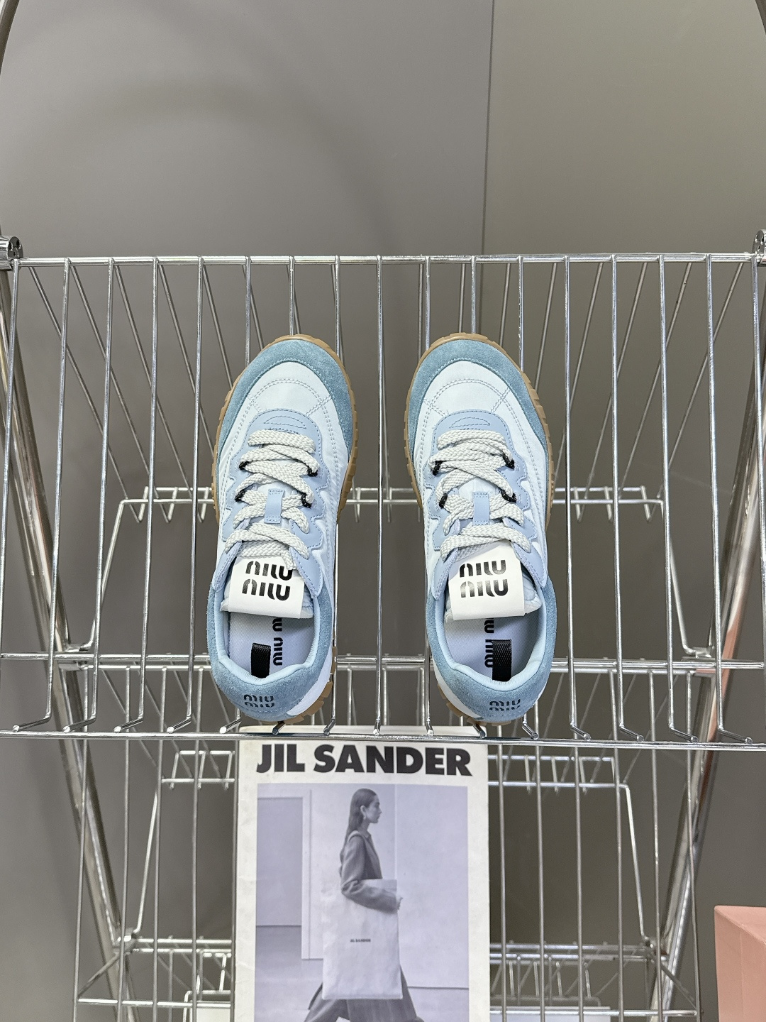 MiuMiu缪缪春夏秀款 饼干鞋 阿甘鞋休闲运动鞋专柜RMB9000购入开发 miumiu最新爆款 前卫